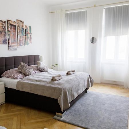 Moonlight Apartment With Porch Near Schoenbrunn And Westbahnhof Wien Ngoại thất bức ảnh