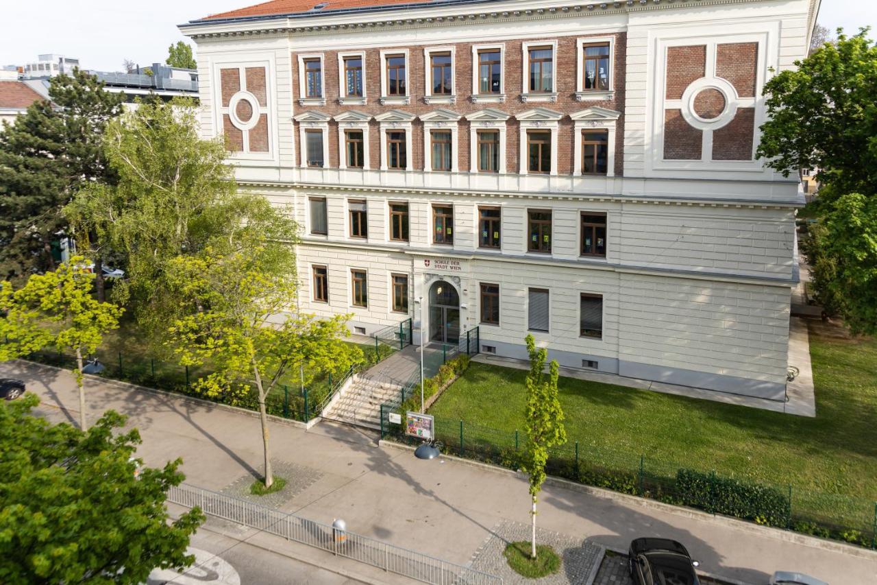 Moonlight Apartment With Porch Near Schoenbrunn And Westbahnhof Wien Ngoại thất bức ảnh