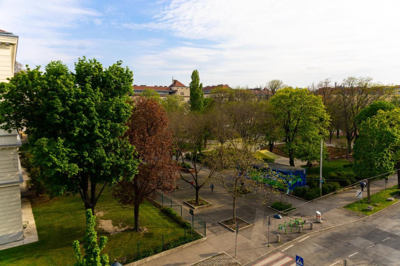 Moonlight Apartment With Porch Near Schoenbrunn And Westbahnhof Wien Ngoại thất bức ảnh