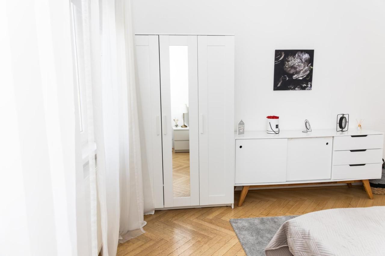 Moonlight Apartment With Porch Near Schoenbrunn And Westbahnhof Wien Ngoại thất bức ảnh
