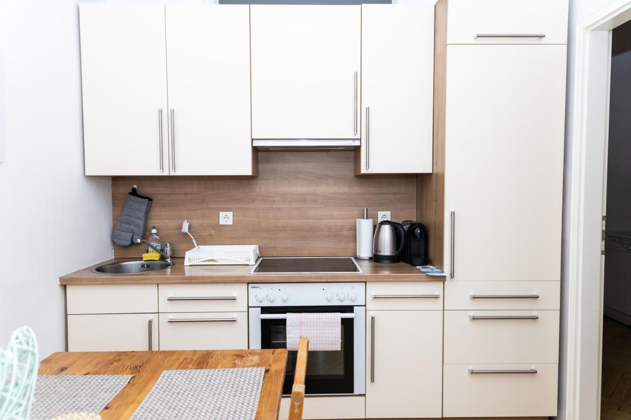Moonlight Apartment With Porch Near Schoenbrunn And Westbahnhof Wien Ngoại thất bức ảnh